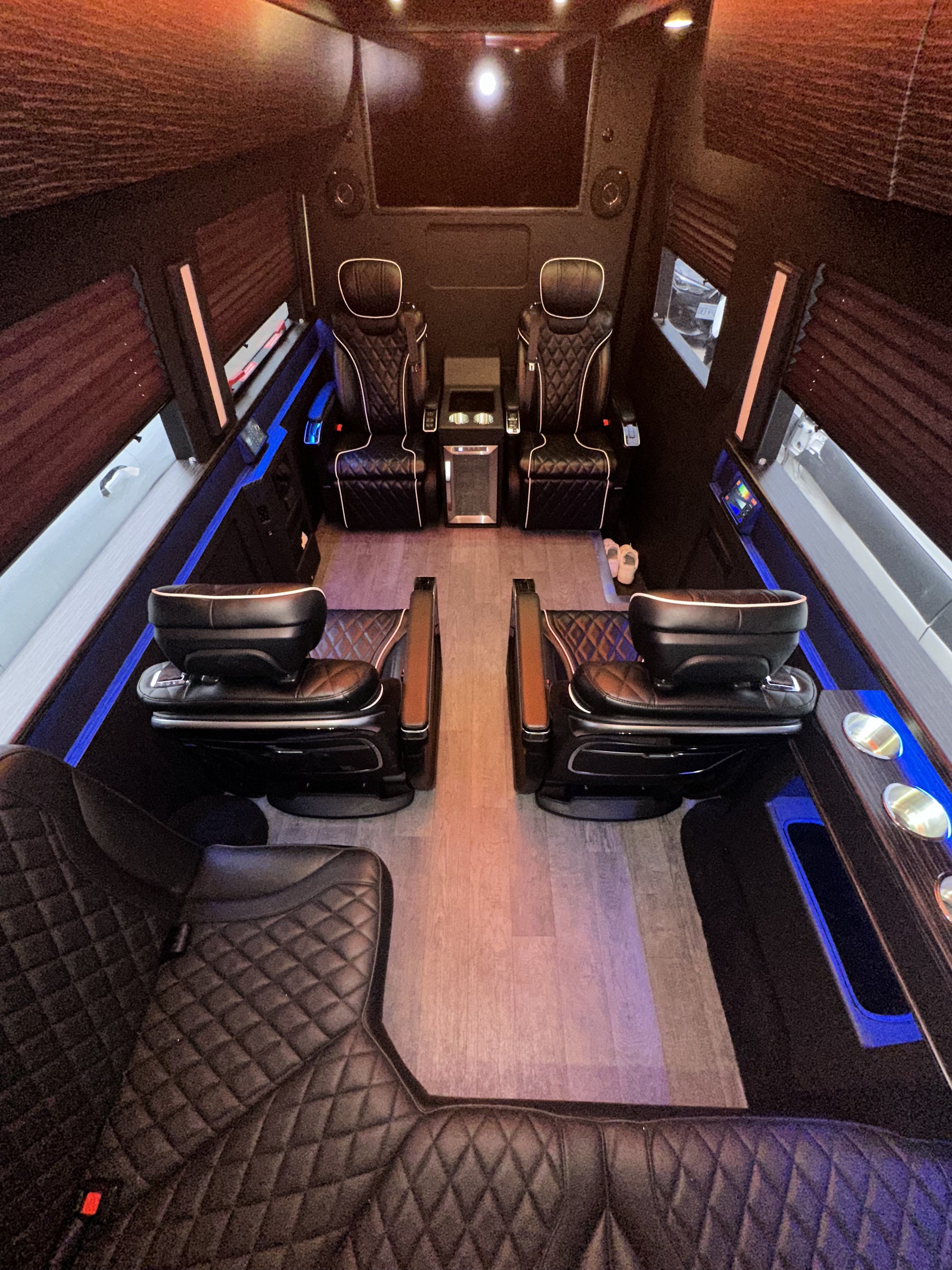 LUXURY CHAUFFEUR VAN