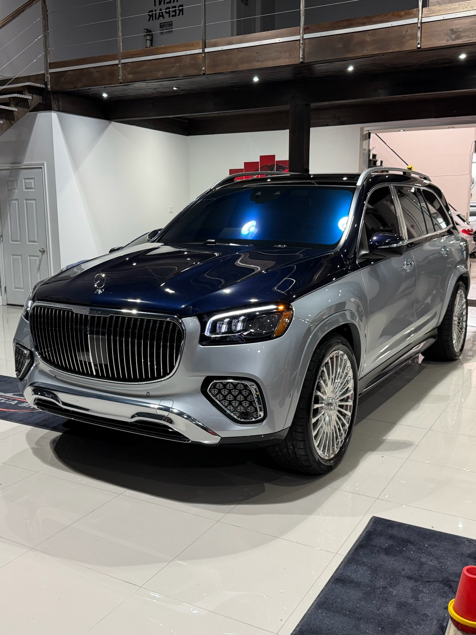 Mercedes-Maybach GLS Silver/Blue